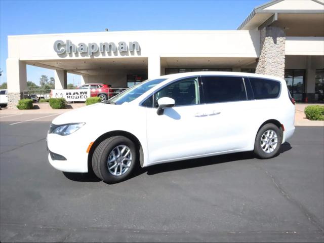 2022 Chrysler Voyager LX