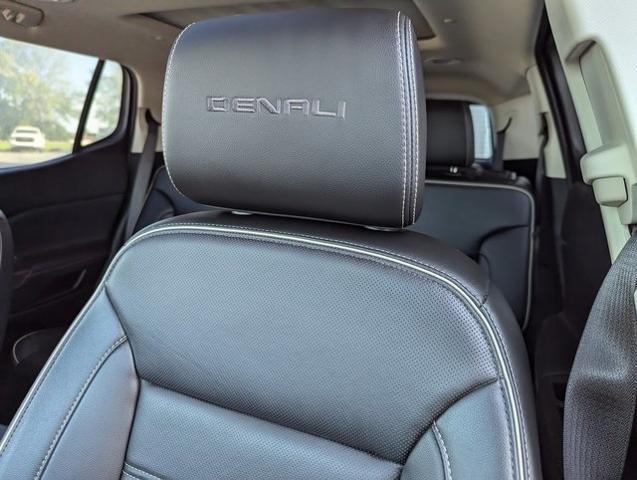 2022 GMC Acadia AWD Denali
