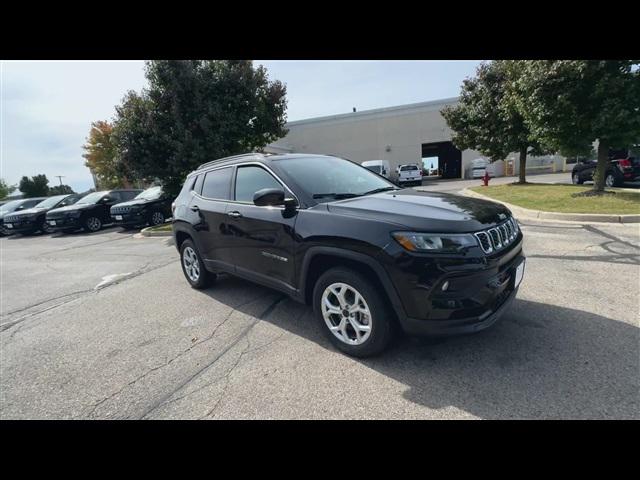 2025 Jeep Compass COMPASS LATITUDE 4X4