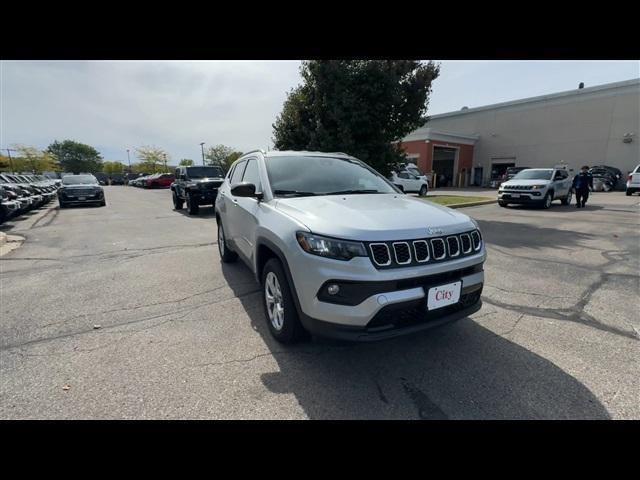 2025 Jeep Compass COMPASS LATITUDE 4X4