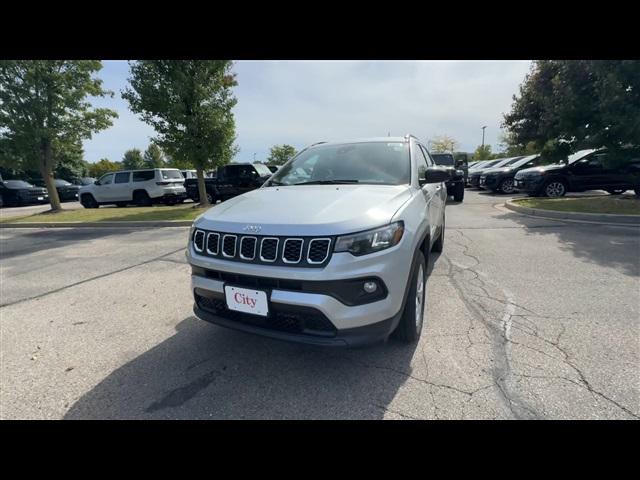 2025 Jeep Compass COMPASS LATITUDE 4X4