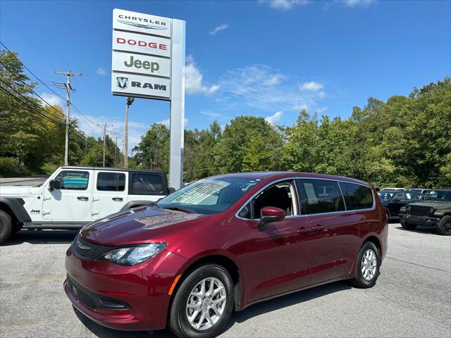 2022 Chrysler Voyager LX