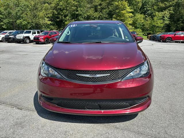 2022 Chrysler Voyager LX