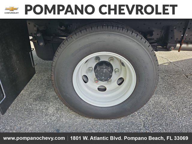 2025 Chevrolet 3500 LCF Gas 2WD Reg Cab 132.5"