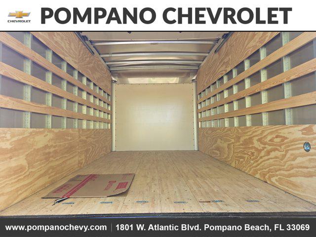 2025 Chevrolet 3500 LCF Gas 2WD Reg Cab 132.5"