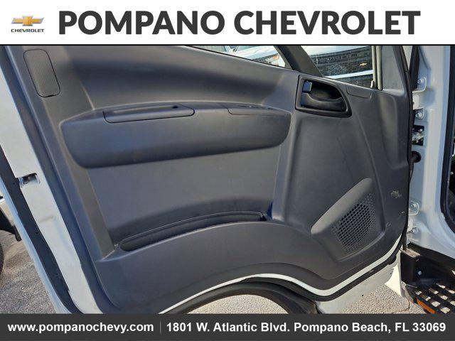 2025 Chevrolet 3500 LCF Gas 2WD Reg Cab 132.5"