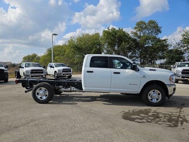 2024 RAM Ram 3500 Chassis Cab RAM 3500 SLT CREW CAB CHASSIS 4X4 60 CA