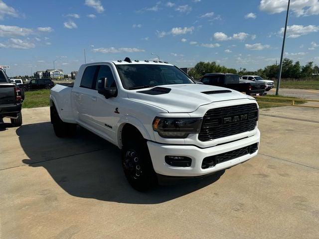 2024 RAM Ram 3500 RAM 3500 LIMITED MEGA CAB 4X4 64 BOX