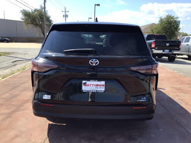 2023 Toyota Sienna LE