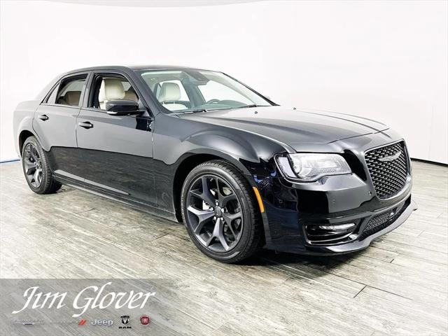 2023 Chrysler 300 Touring L