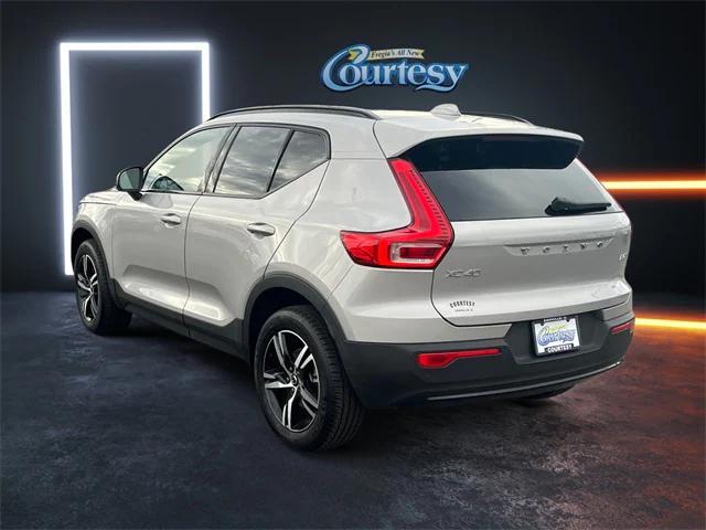 2024 Volvo XC40 B5 Core Bright Theme