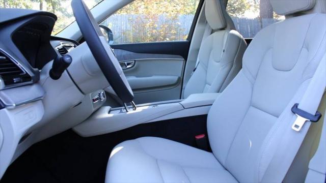2025 Volvo XC90 Plug-In Hybrid Plus
