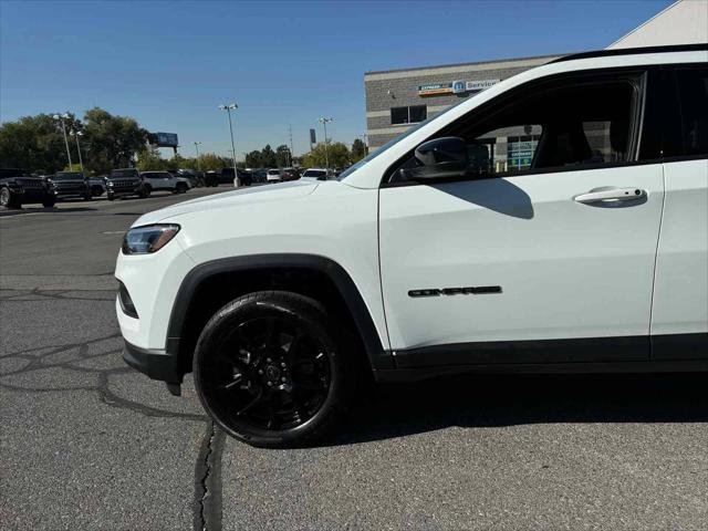 2025 Jeep Compass COMPASS LATITUDE 4X4