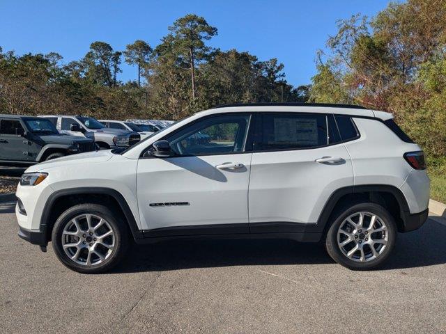 2025 Jeep Compass COMPASS LATITUDE 4X4