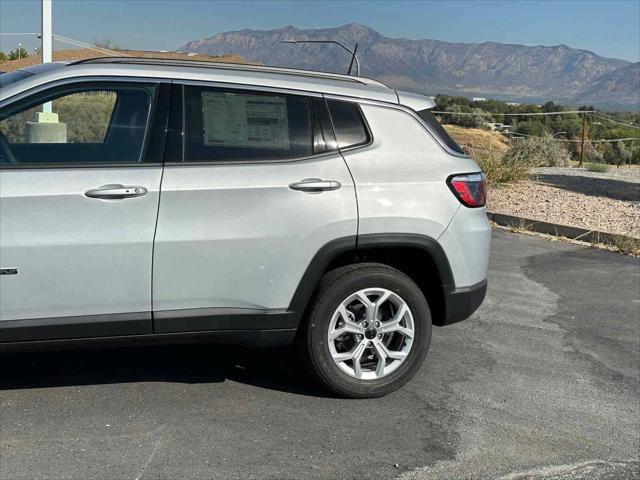 2025 Jeep Compass COMPASS LATITUDE 4X4