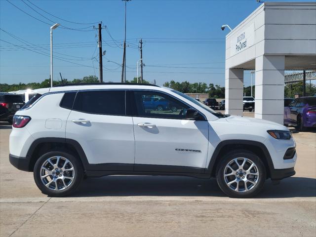 2025 Jeep Compass COMPASS LATITUDE 4X4