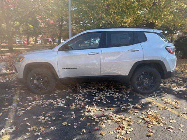 2025 Jeep Compass COMPASS LATITUDE 4X4