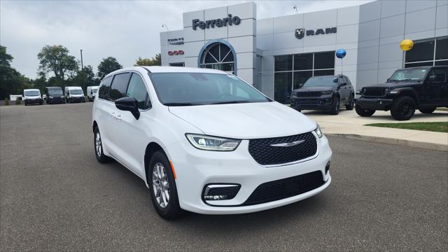 2024 Chrysler Pacifica PACIFICA TOURING L