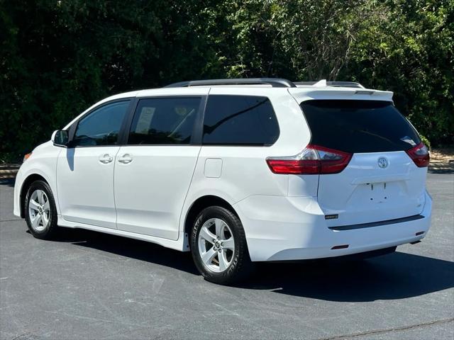 2020 Toyota Sienna LE