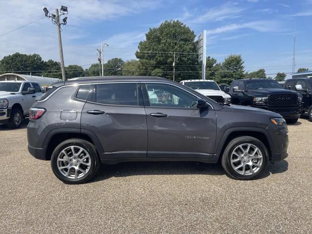 2024 Jeep Compass COMPASS LATITUDE LUX 4X4