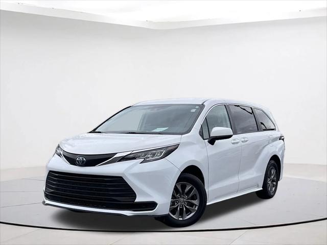 2023 Toyota Sienna LE