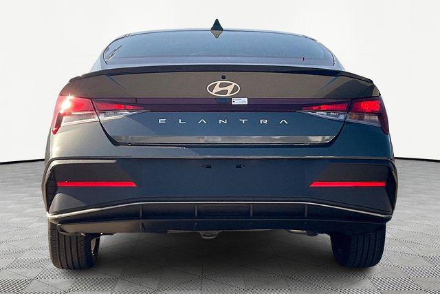 New 2025 Hyundai Elantra For Sale in Olive Branch, MS
