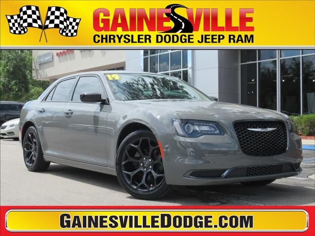 2019 Chrysler 300 Touring