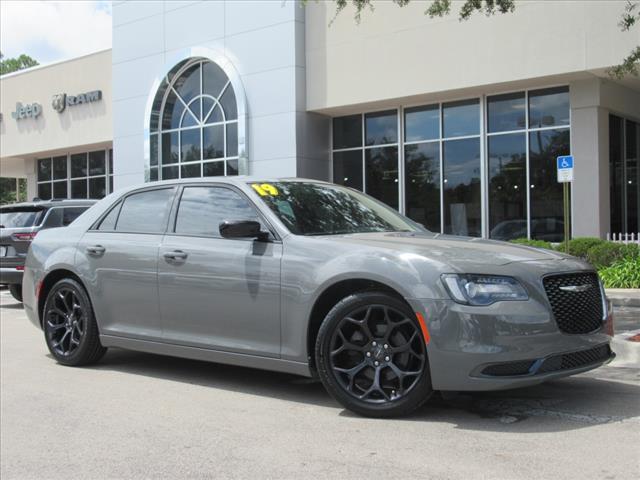 2019 Chrysler 300 Touring