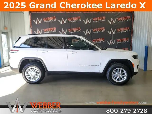2025 Jeep Grand Cherokee GRAND CHEROKEE LAREDO X 4X4