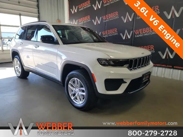 2025 Jeep Grand Cherokee GRAND CHEROKEE LAREDO X 4X4