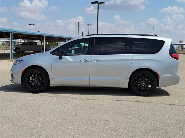 2024 Chrysler Pacifica PACIFICA TOURING L