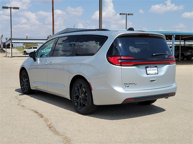 2024 Chrysler Pacifica PACIFICA TOURING L