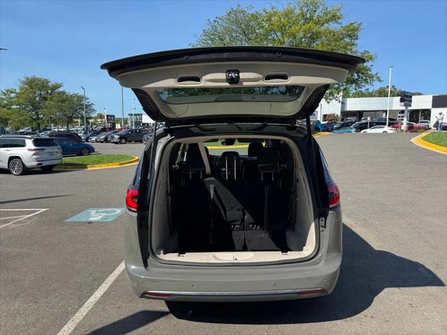 2022 Chrysler Pacifica Hybrid Touring L