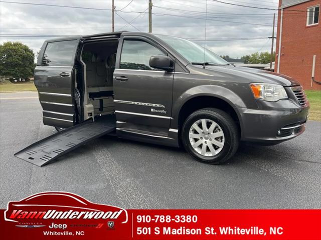 2016 Chrysler Town and Country Touring