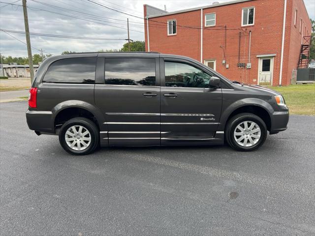 2016 Chrysler Town and Country Touring