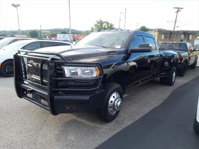 2022 RAM 3500 Tradesman Crew Cab 4x4 8 Box