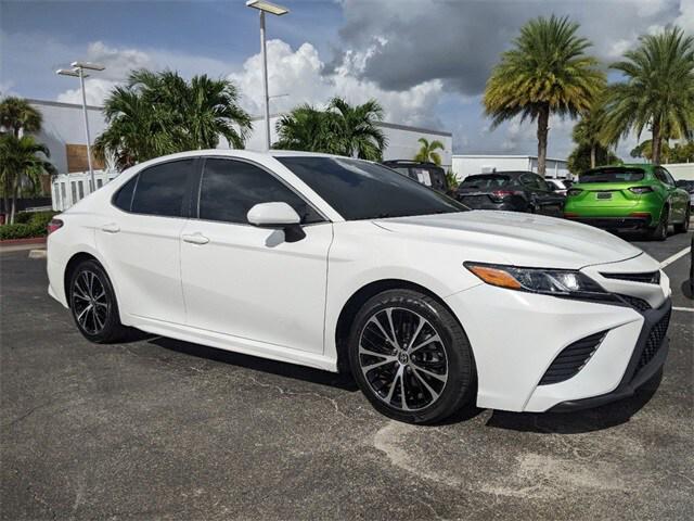 2020 Toyota Camry SE