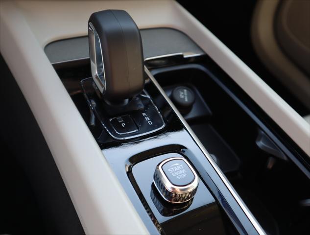 2025 Volvo XC60 Plug-In Hybrid Plus