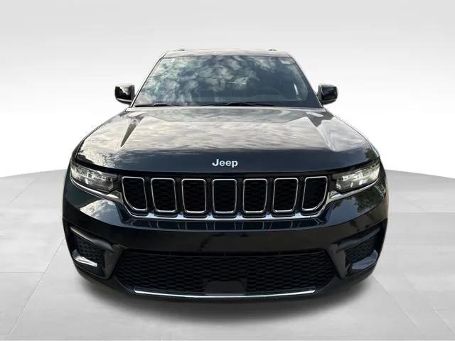 2025 Jeep Grand Cherokee GRAND CHEROKEE LAREDO X 4X4