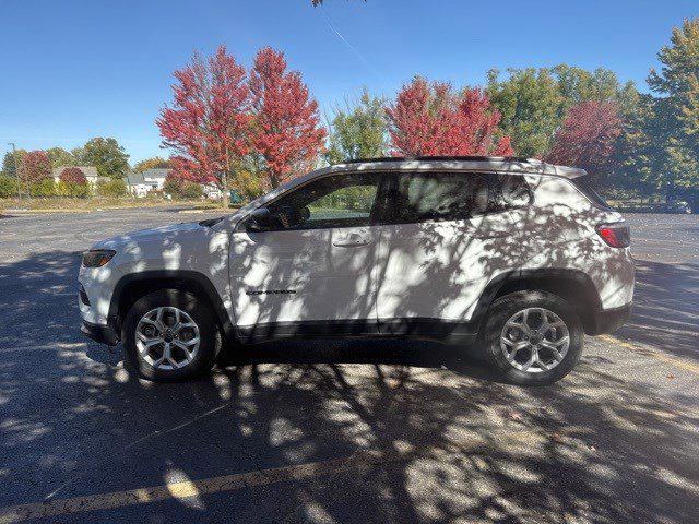 2025 Jeep Compass COMPASS LATITUDE 4X4