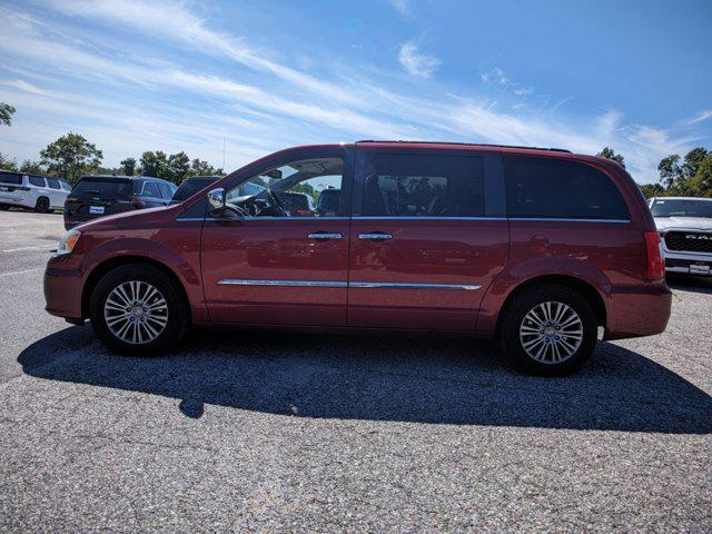 2013 Chrysler Town and Country Touring-L