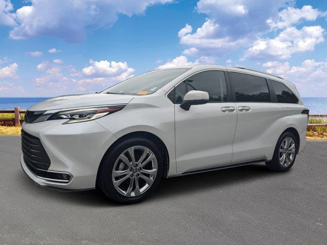 2022 Toyota Sienna Platinum