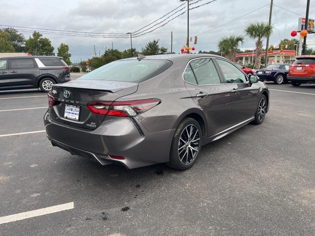 2022 Toyota Camry SE Hybrid