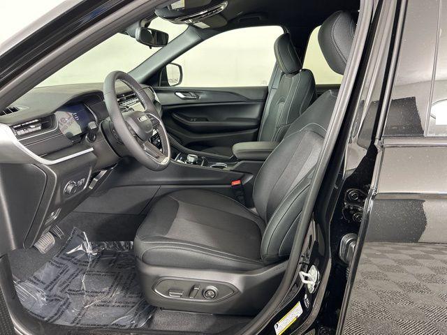 2025 Jeep Grand Cherokee GRAND CHEROKEE L LAREDO 4X4