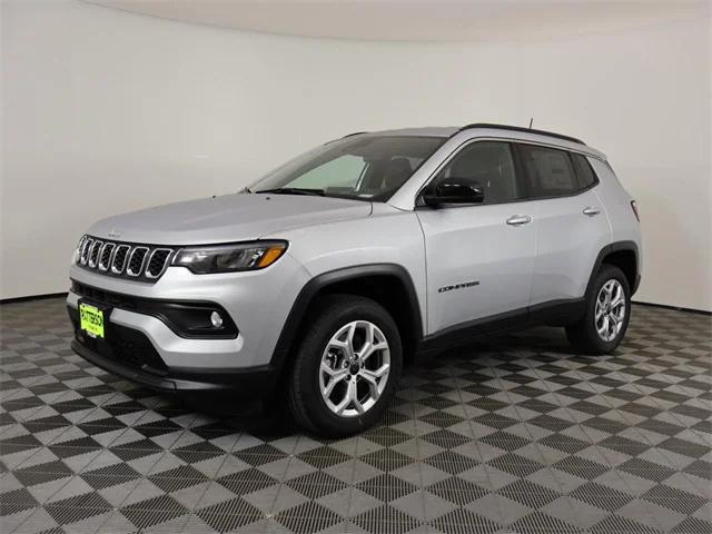 2025 Jeep Compass COMPASS LATITUDE 4X4