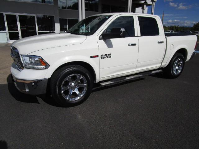 2017 RAM 1500 Laramie Crew Cab 4x4 57 Box