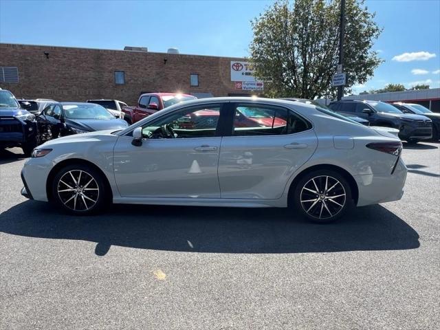 2024 Toyota Camry Hybrid SE