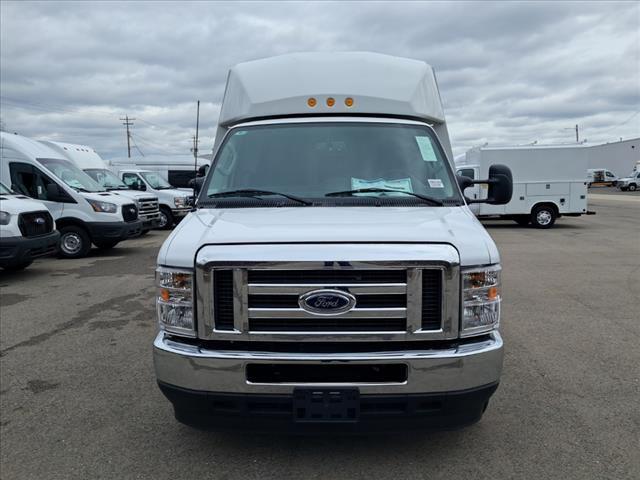 2025 Ford E-350 Cutaway 2025 FORD E-350 CUTAWAY CHASSIS 2DR 138 WB HD