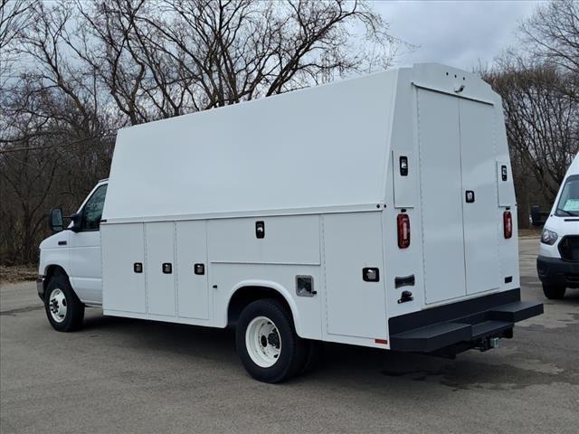 2025 Ford E-350 Cutaway 2025 FORD E-350 CUTAWAY CHASSIS 2DR 138 WB HD