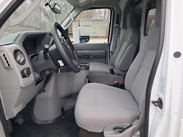 2025 Ford E-350 Cutaway 2025 FORD E-350 CUTAWAY CHASSIS 2DR 138 WB HD